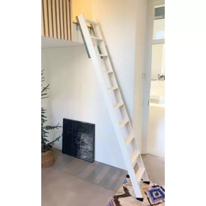 petite échelle ou escalier d'appoint pour mezzanine ou lits superposés